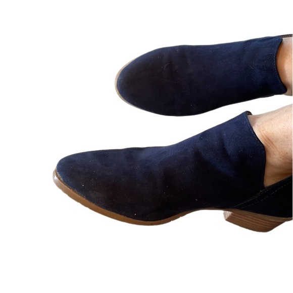 Beautiful blue suede size 8 Kenneth Cole Reaction booties, ankle boots. - Picture 5 of 7